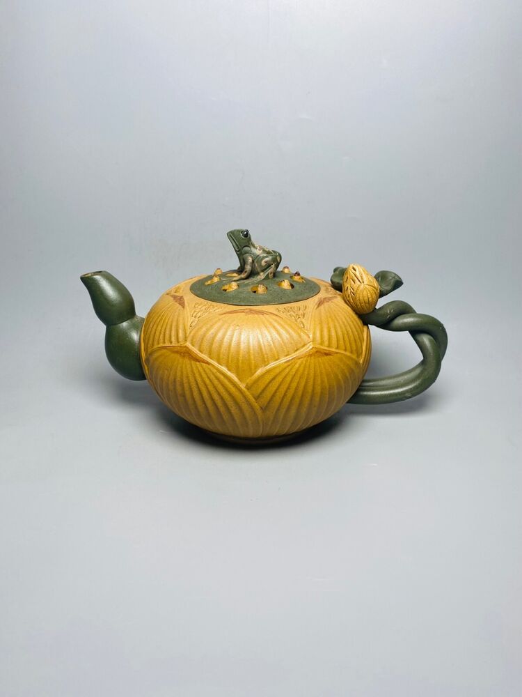 Chinese Yixing Zisha Clay Handmade Exquisite Teapot（荷塘月色 底款：蒋蓉）