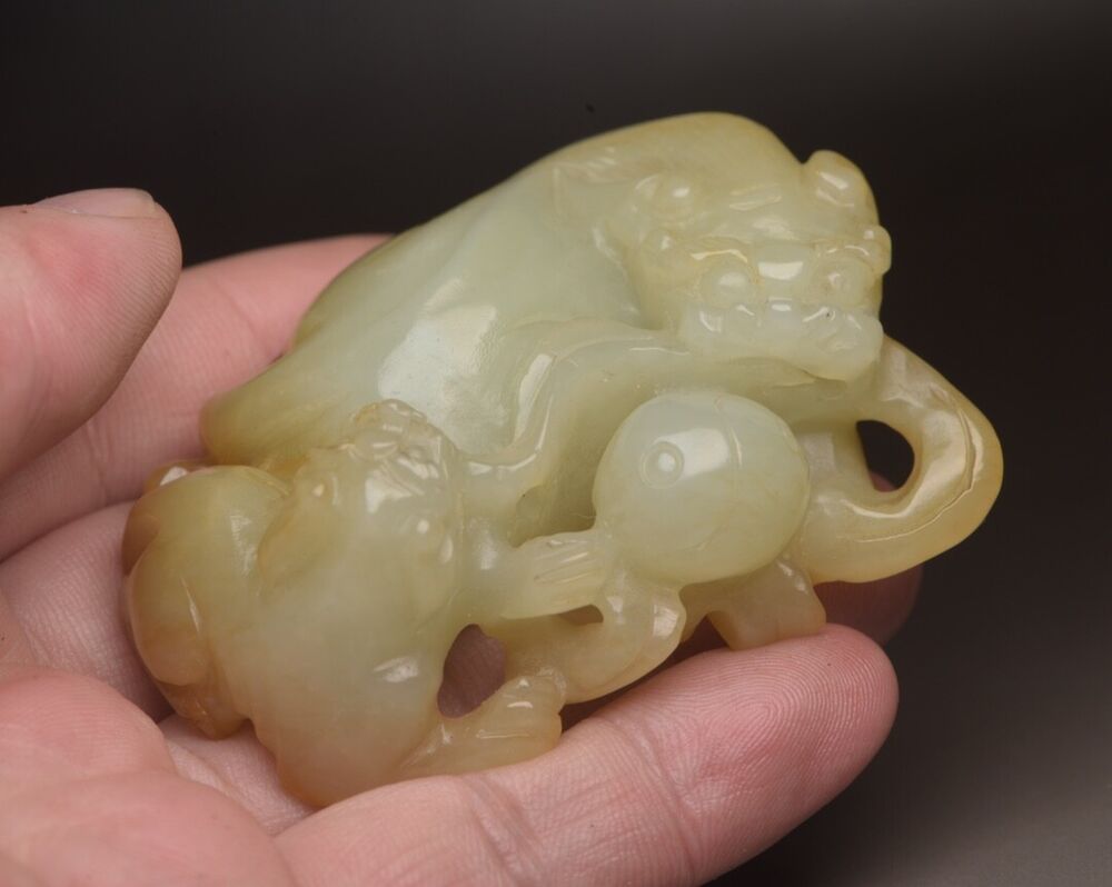 Top Chinese Antique Natural Hetian Jade Carved Exquisite Lion Statue Collections