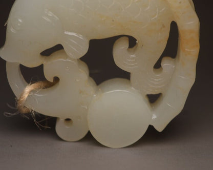 Chinese Natural Hetian Jade Carved Exquisite Fish Statue Lucky Gift Pendant Rare