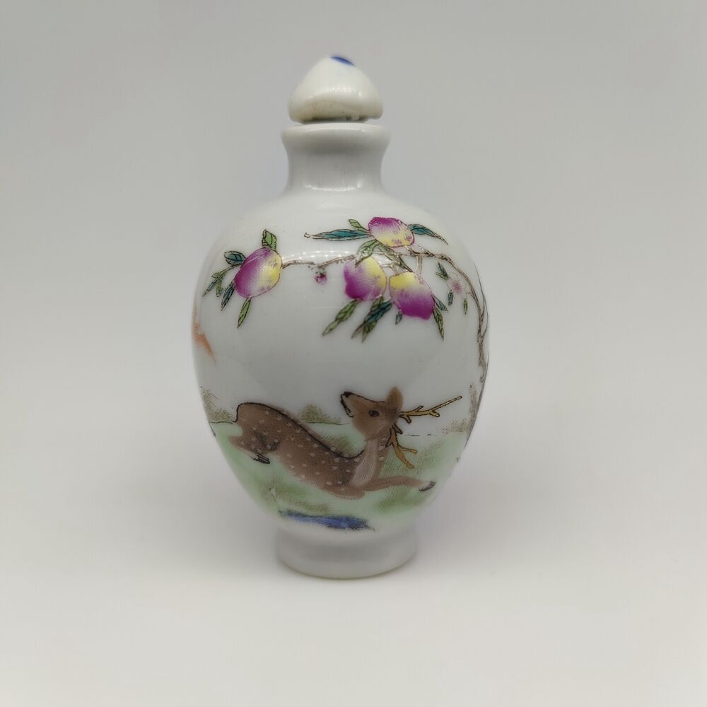 Chinese Porcelain Exquisite Painted Snuff Bottles Curio Animal Deer christmas