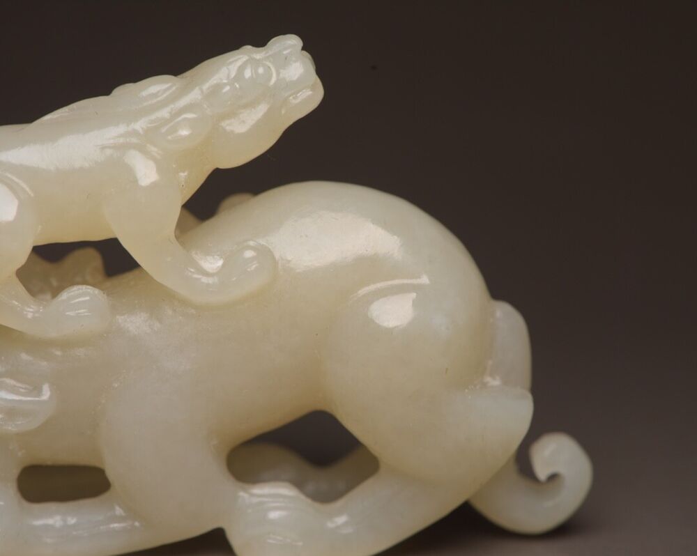 Chinese Top Natural Hetian Jade Carving Exquisite Beast Statue Figurines Artwork