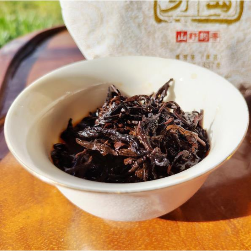 357g Yunnan Old Pu'er Tea Cake Golden Buds Iceland Pu-erh Ripe Tea Pu-erh Tea