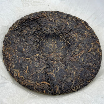 Pu 'er tea, 2011, healthy and aspiring to early spring tea, 357 grams of healthy early spring tea, raw.