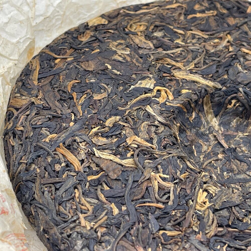 Pu-erh tea,2006,國艷Xishuangbanna,易武野生青餅Yi Wu wild green cake ,400g,Raw