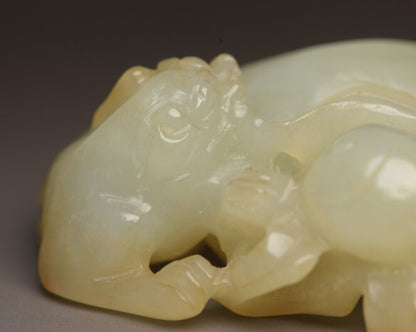 Top Chinese Antique Natural Hetian Jade Carved Exquisite Lion Statue Collections