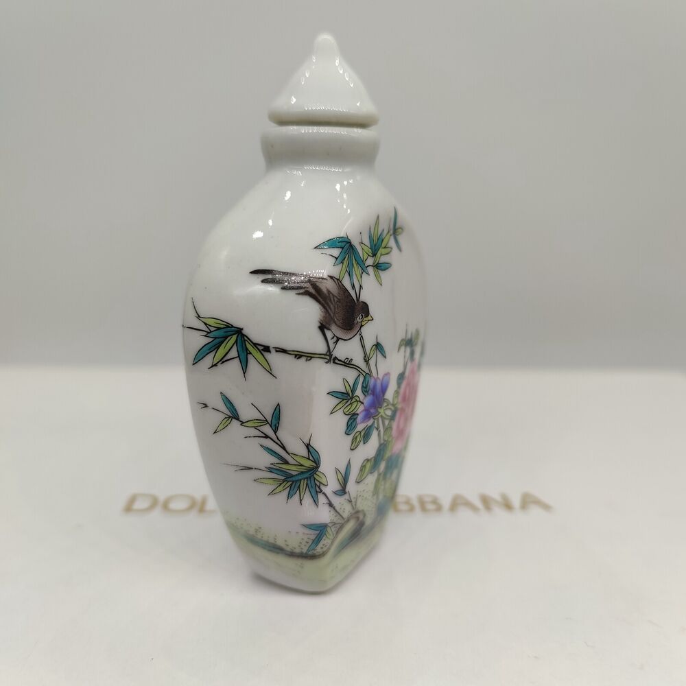 Chinese Vintage Porcelain Snuff Bottles Exquisite Painted Flowers And Birds Art