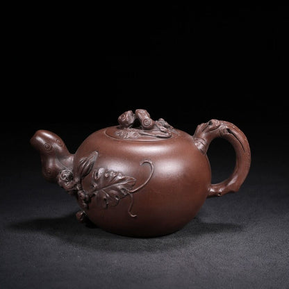 Chinese Yixing Zisha Clay Handmade Exquisite Teapot （萄趣 底款：汪寅仙）