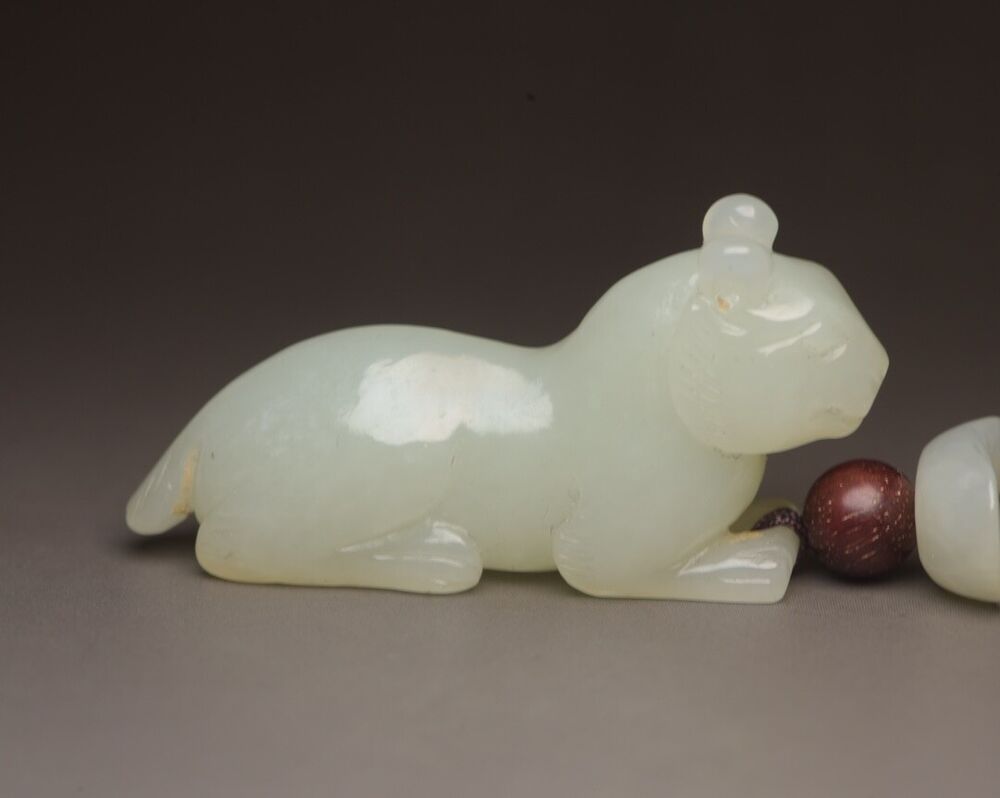 Top Chinese Natural Hetian White Jade Carved Exquisite Beast Statue Figurine Art