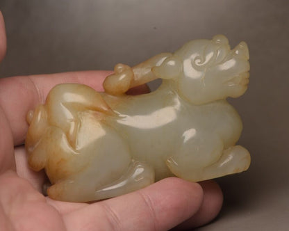 Top Chinese Natural Hetian Jade Carved Exquisite Beast Statue Figurines Artwork