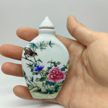 Chinese Vintage Porcelain Snuff Bottles Exquisite Painted Flowers And Birds Art