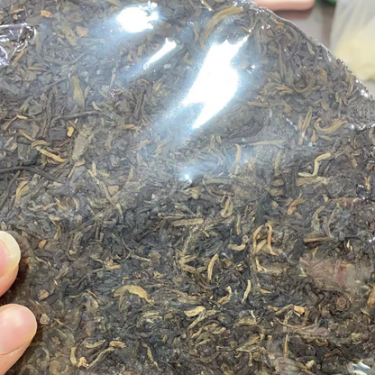 357g Yunnan Aged Pu-erh Raw Tea 1980yr Old Pu'er Tea Premium Raw Puerh Cake Tea