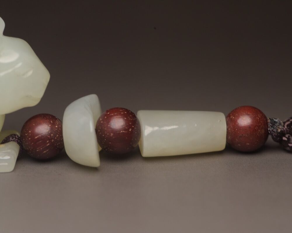 Top Chinese Natural Hetian White Jade Carved Exquisite Beast Statue Figurine Art