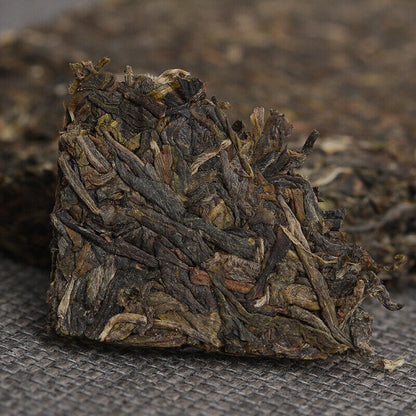 Yunnan Puerh Tea , Puerh Raw Tea Brick 200g Bright Front Spring Tea