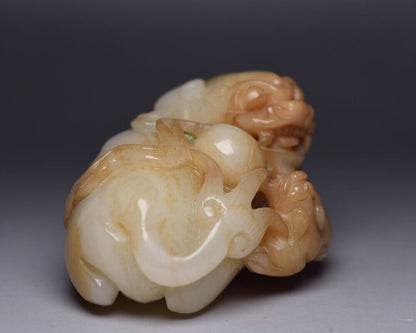 Chinese Old Natural Jade Hand Carved Hetian Jade Beast Figurine Statue Decor Art