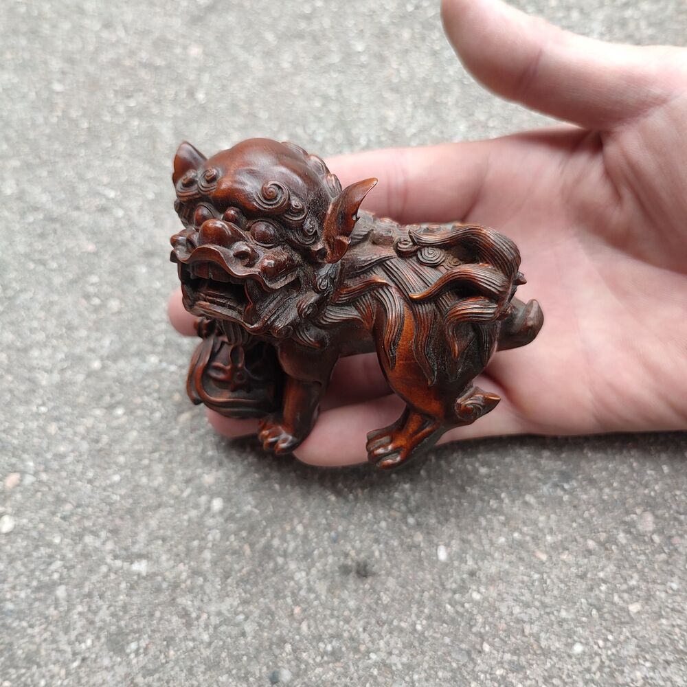 Chinese Wooden Lion Statue Wood Carving Play Ball Room Desk Decorative Sculpture