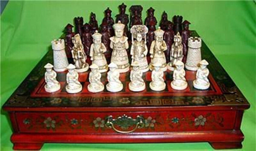 Collectibles Vintage 32 chess set with wooden Coffee table