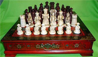 Collectibles Vintage 32 chess set with wooden Coffee table