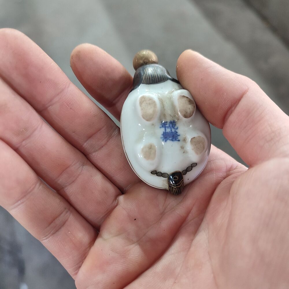 Chinese Porcelain Snuff Bottle Ceramics Lovely Turtle Statue Figurine Painting