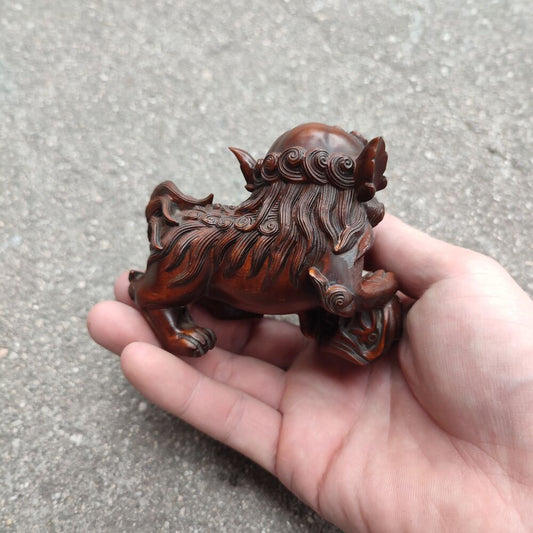 Chinese Wooden Lion Statue Wood Carving Play Ball Room Desk Decorative Sculpture