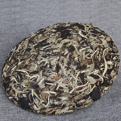 Yue Guang Mei Ren Shen Puer Mixed White Tea Ancient Arbor Raw Puer Tea 357g