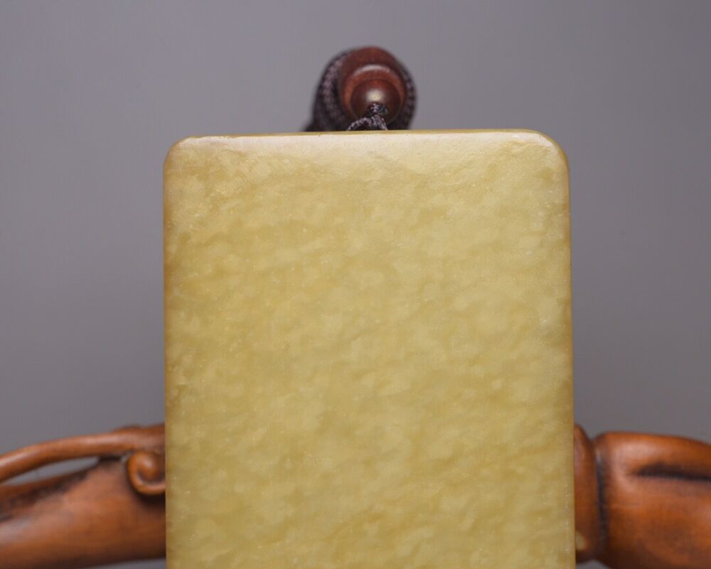 Chinese Natural Hetian Jade Carved Guanyin Statue Lucky Jade Pendant Jewelry Art