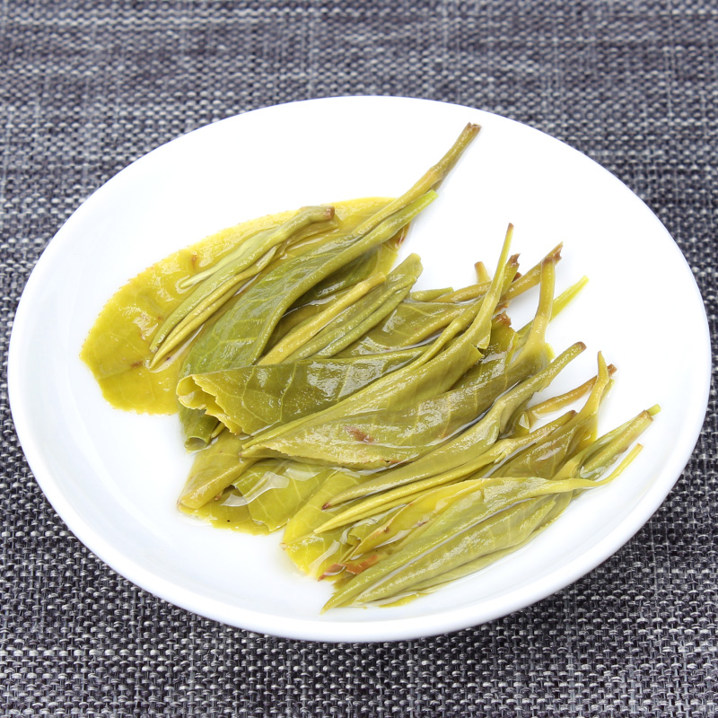 Dian Lv Silver Tips Yunnan Green Tea Supreme Organic Early Spring Snowy Mountain