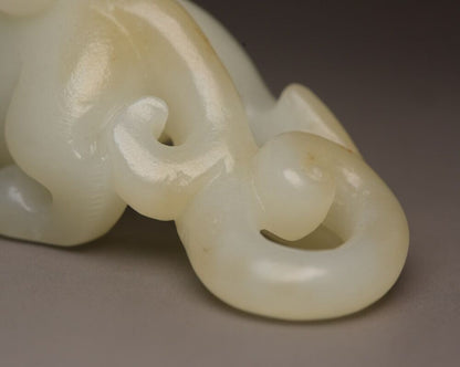 Top Chinese Natural Hetian Jade Carving Beast Statue Figurines Collectible Art