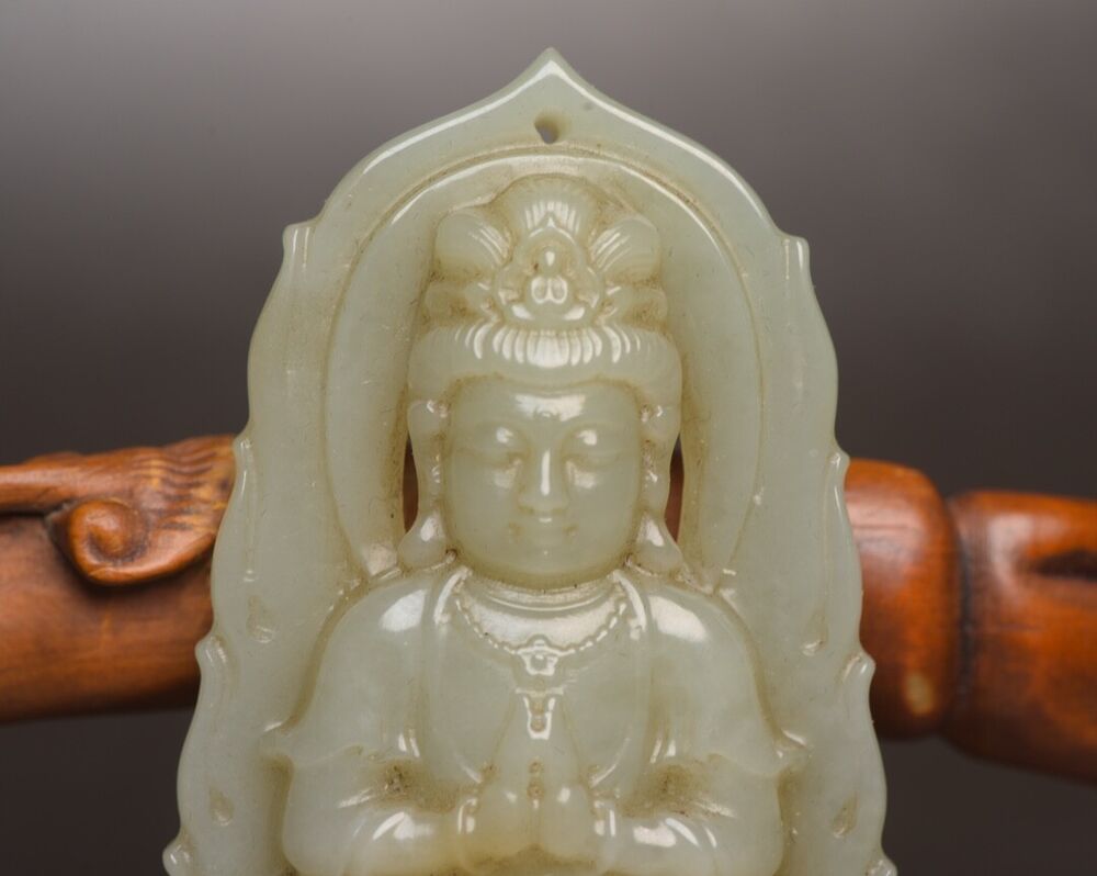 Chinese Natural Hetian Jade Carving Exquisite Guanyin Figurines Pendant Jewelry