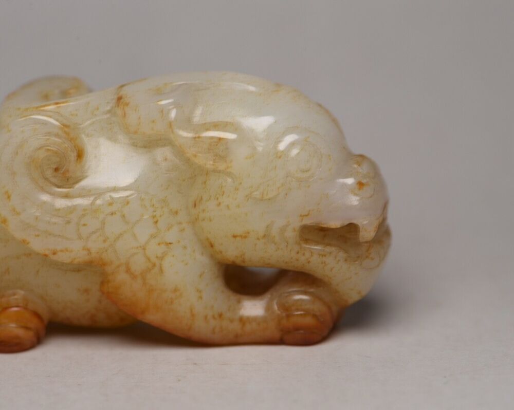 Chinese Natural Hetian Jade Hand Carving Beast Statue Nice Unique Wonderful Art