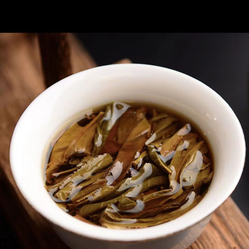 Yunnan Old Tree Pu-erh Sheng Tea 357g Yiwu Puerh Tea Cake Big Leaf Pu'er Tea
