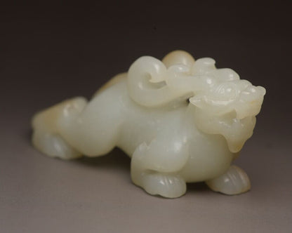 Top Chinese Natural Hetian Jade Carving Beast Statue Figurines Collectible Art