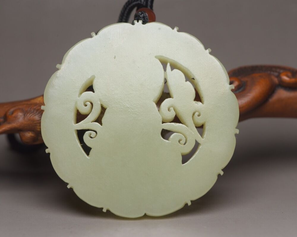Chinese Natural Hetian Jade Carved Kwan Yin Statue Good Luck Pendant Jewelry Art