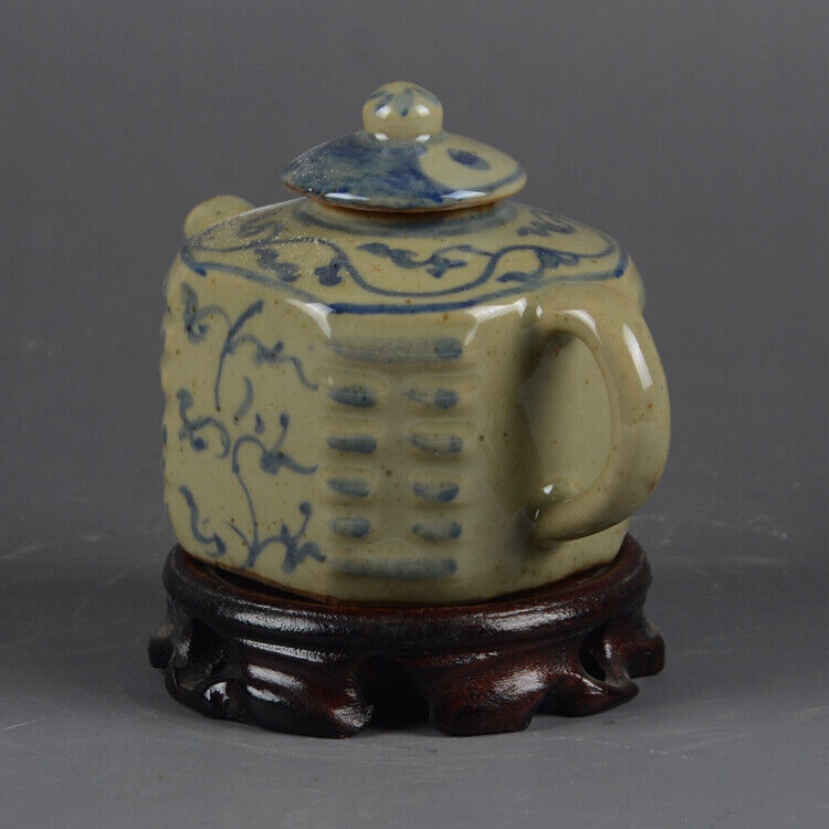 Jingdezhen porcelain hand-painted blue and white teapot with eight trigrams