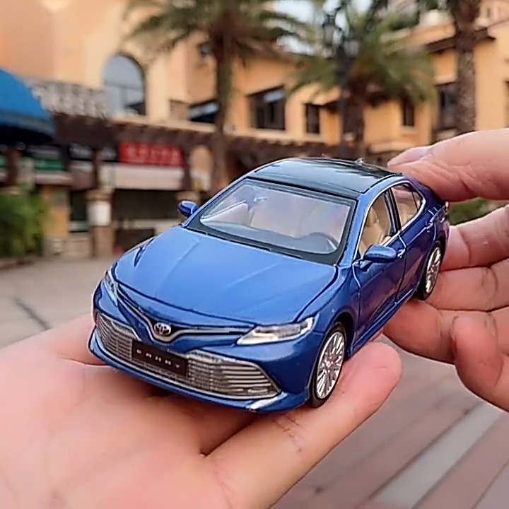 1:32 Toyota Camry Diecast Model Cars Alloy Metal Vehicle Toy Sounds & Light gift