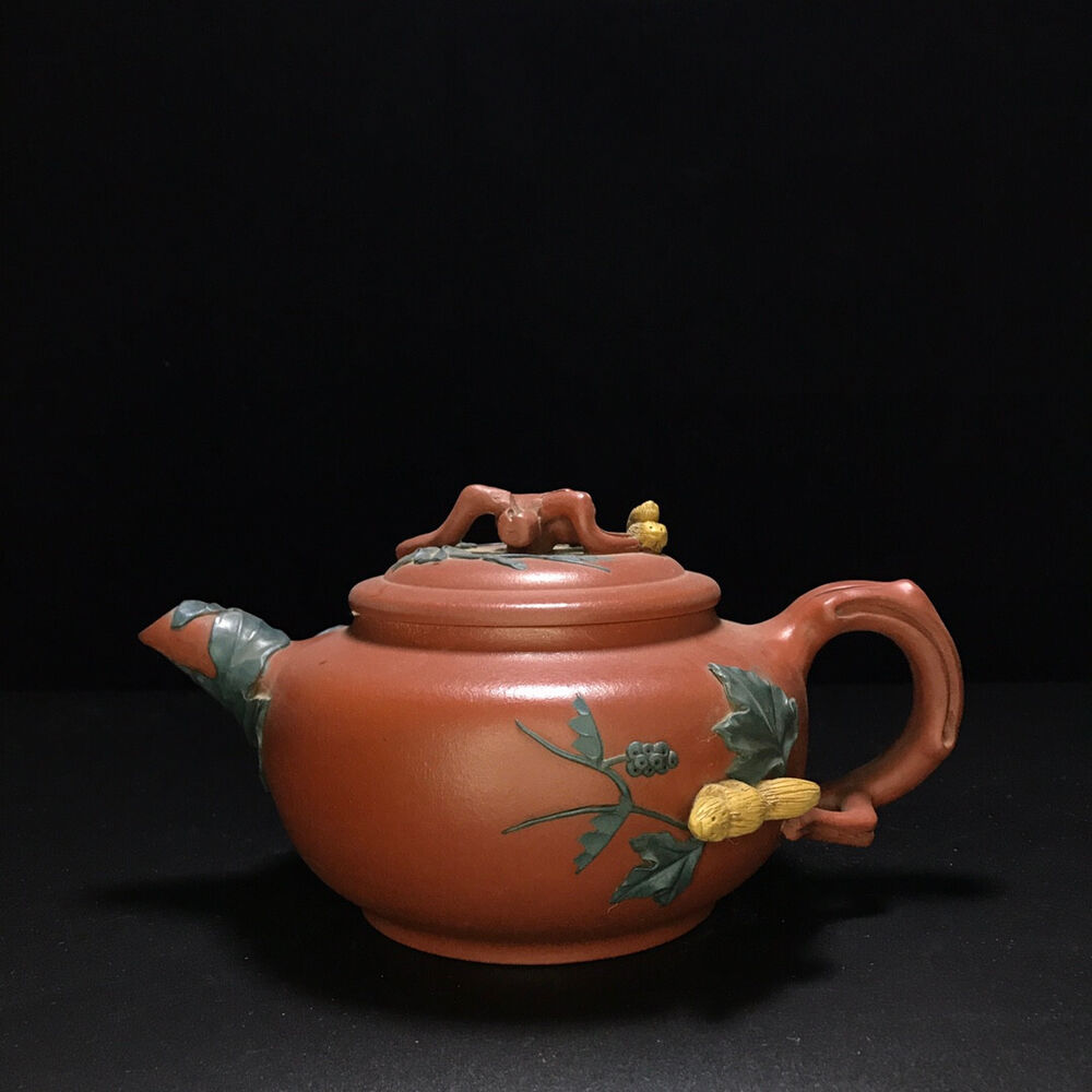 Chinese Yixing Zisha Clay Handmade Exquisite Teapot （松鼠壶 底款：蒋蓉 ）