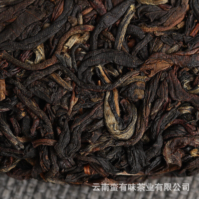 200g cake tea Yunnan Dian Hong tea Fengqing black tea Ancient tree sun red