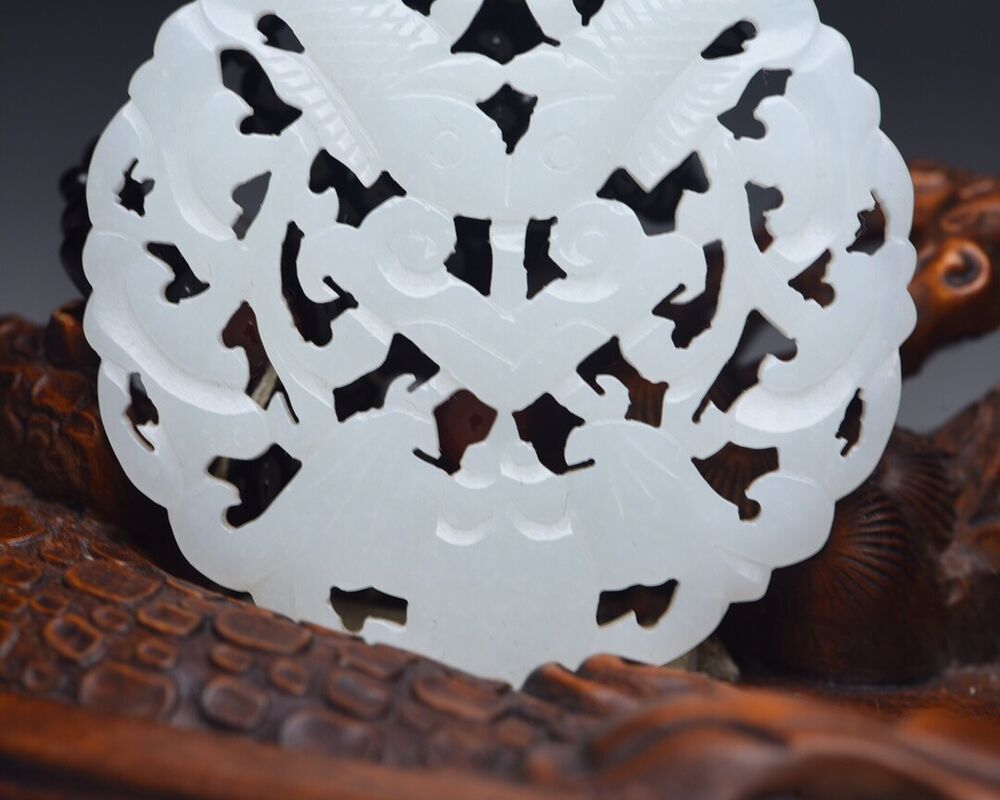 Chinese Beautiful Natural Hotan Jade Carved Exquisite White Jade Pendant Jewelry