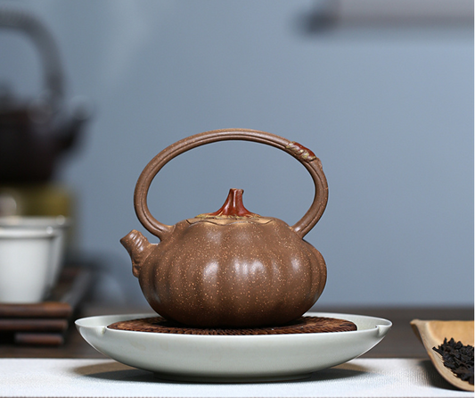 Chinese Yixing Zisha Clay Handmade Exquisite Teapot （荸荠提梁 底款：史庆红）