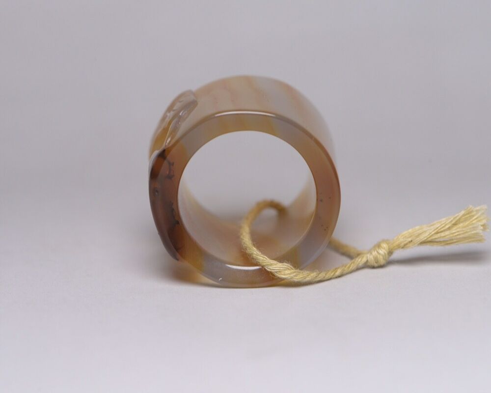 Antique Chinese Natural Agate Hand Carving Unique Statue Thumb Ring Jewelry Rare