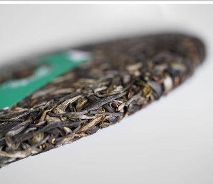 Haiwan LAO TONG ZHI Batch 221 Old Comrade 7548 Pu-erh Tea Cake RAW puer tee 357g