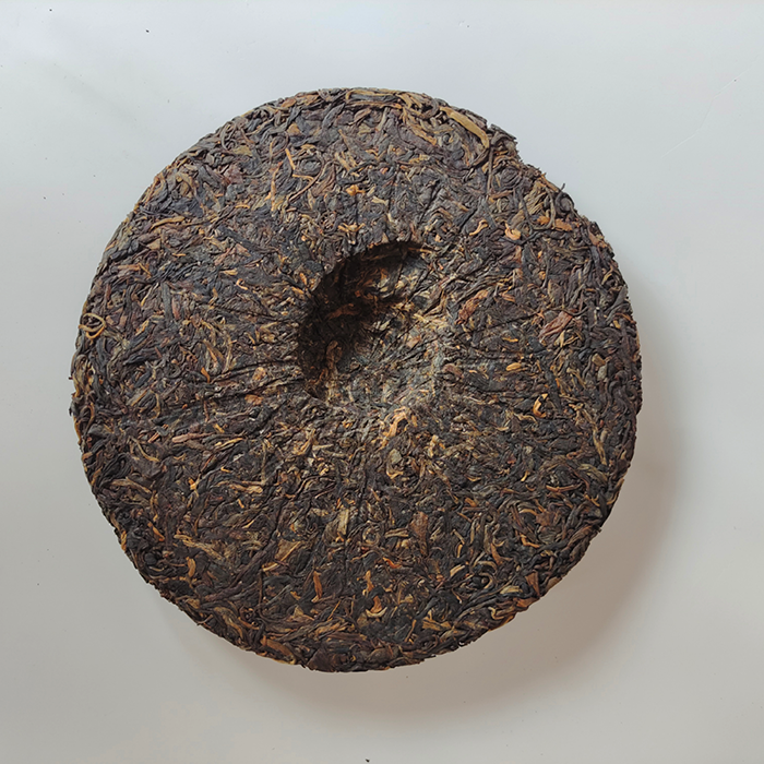 7038 Early Spring Yinhao Haiwan Lao Tong Zhi Old Comerade Pu'er Tea Raw 400g