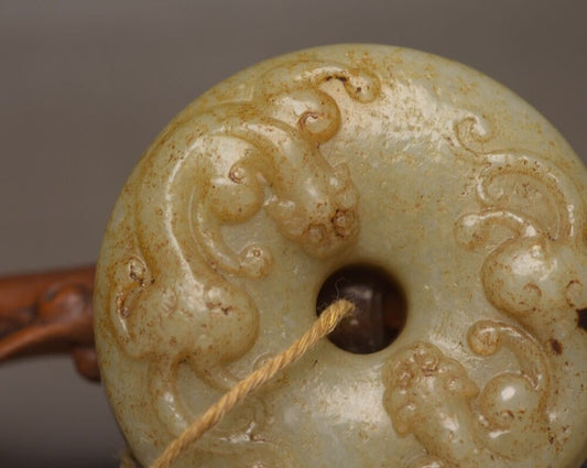 Chinese Natural Hetian Jade Carved Exquisite Dragon Statue Figurines Pendant Art