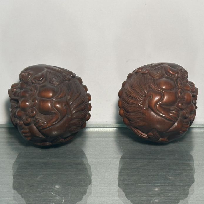 China Antique Boxwood Carving A Pair Beast Statue Wooden Figurines Nice Art Ball