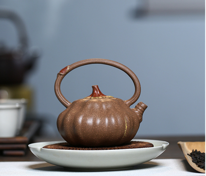 Chinese Yixing Zisha Clay Handmade Exquisite Teapot （荸荠提梁 底款：史庆红）