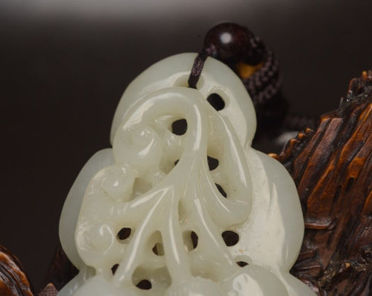 China Top Natural Hetian Jade Carved Nice Statue Unique White Jade Pendant Gift