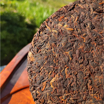 357g Yunnan Old Pu'er Tea Cake Golden Buds Iceland Pu-erh Ripe Tea Pu-erh Tea