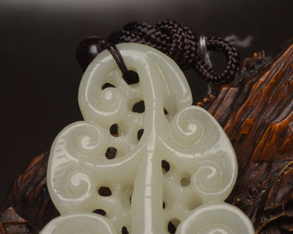 China Top Natural Hetian Jade Carved Nice Statue Unique White Jade Pendant Gift