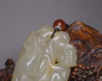 Chinese Natural Hetian Jade Carved Exquisite Statue Unique Pendant Jewelry Rare