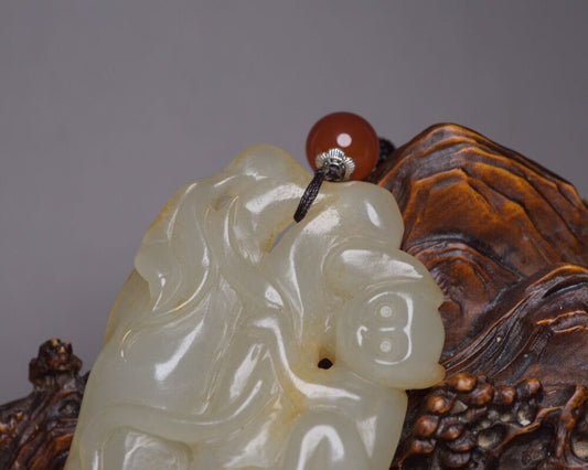 Chinese Natural Hetian Jade Carved Exquisite Statue Unique Pendant Jewelry Rare