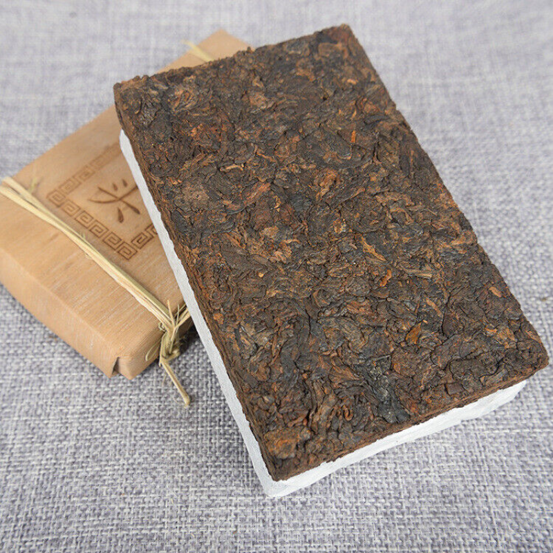 250g/8.8oz Natural Black Tea Pu-erh Tea Tea Head Golden Bud Brick Ripe Tea Brick